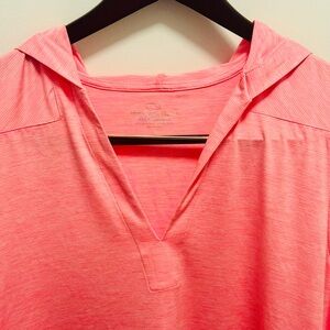 Bright neon pink Vineyard Vines Performance Resort Beach Swim Cover Up w Hoodie